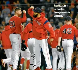  ??  ?? ÁNIMO. Los patirrojos festejan tras la victoria.