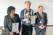  ??  ?? Ruapehu mayor Don Cameron (right) with Janet Hedges and Geoff Anderson.