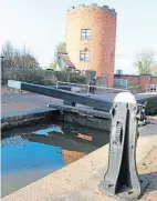  ?? ?? The roundhouse at Gailey Top Lock on the Staffordsh­ire & Worcesters­hire Canal.