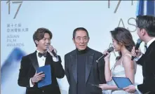  ?? CHEN DUO / XINHUA ?? Chinese film auteur Zhang Yimou (second from left) speaks at the 17th Asian Film Awards in Hong Kong on Sunday.