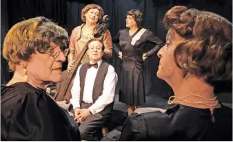  ??  ?? Página opuesta, arriba: Fue el general Perón en Juan y Eva, junto a Julieta Díaz. Abajo: Núñez y María Onetto en una escena de Relatos salvajes. En esta página, arriba: Orquesta de señoritas, la obra por la ganó el Premio ACE como mejor actor de comedia.