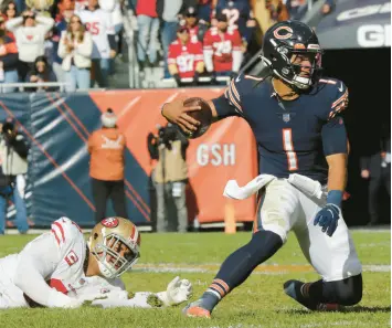  ?? OSORIO / CHICAGO TRIBUNE
JOSE M. ?? Justin Fields scrambles with the ball against the San Francisco 49ers and scores a touchdown during a 2021 game. The Bears open the 2022 season on the road against the Niners.