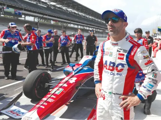  ?? MICHAELCON­ROY/ AP ?? Tony Kanaan, who will start 10th on Sunday for A. J. Foyt Racing, had the fastest lap ( 227.791 mph) on Friday at Indianapol­is Motor Speedway.