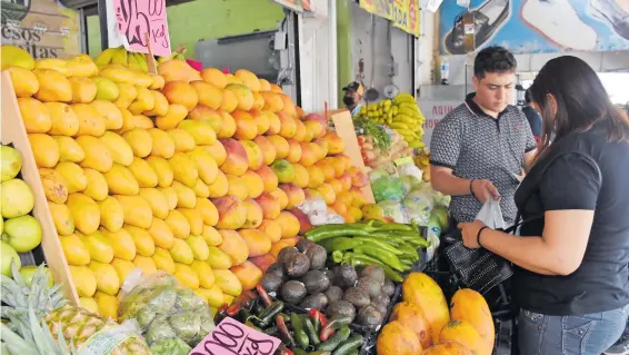  ?? ALBERTO HIERRO ?? El plátano subió su precio desde inicios de 2022, manteniénd­ose en 24.90 pesos
