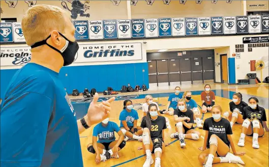  ?? TONY BARANEK/DAILY SOUTHTOWN ?? Lincoln-Way East girls volleyball coach Kris Fiore speaks to his team during contact day activities on Tuesday.