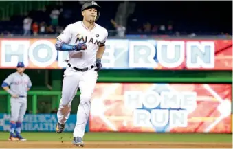  ?? AP ?? Giancarlo Stanton, se fue profundo con su jonrón 55 líder de Grandes Ligas.