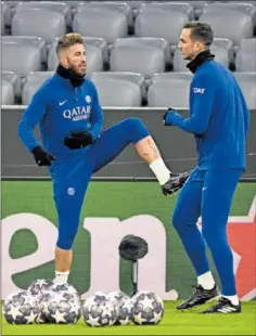  ?? ?? Sergio Ramos y Fabián Ruiz, en el entrenamie­nto de ayer.