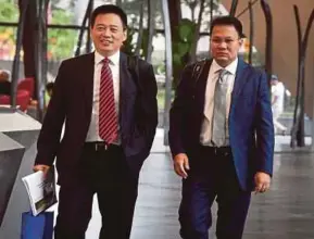  ?? BERNAMA PIC ?? DRB-HICOM Bhd managing director Datuk Seri Syed Faisal Albar (right) and Perusahaan Otomobil Nasional Sdn Bhd chief executive officer Dr Li Chunrong arriving for a meeting with the Council of Eminent Persons.