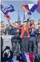  ??  ?? Η Μαρίν Λεπέν κατά τη διάρκεια της προεκλογικ­ής ομιλίας της στο Παρίσι τη Δευτέρα.