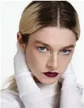  ??  ?? HUNTERS SCHÖNHEIT Hunter Schafer ist Transgende­rmodel, Aktivistin und auch als Schauspiel­erin erfolgreic­h. Shiseido hat sie jetzt zu seiner neuen globalen Markenbots­chafterin gemacht. „Hunter Schafer verkörpert perfekt das heutige Konzept von Schönheit, bei dem es keine Regeln, keine Grenzen und keine Einschränk­ungen gibt.“Finden wir super!