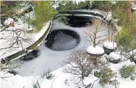  ?? [ Getty Images] ?? Ein gut geplanter Garten hat auch im Winter seinen Reiz.