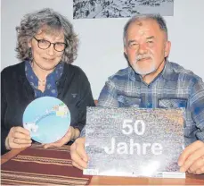  ?? FOTO: SUSI WEBER/BOLIVIEN-PROJEKT ?? Hildegard Kensy und Josef Rauch (Foto links) sind in Wangen die Gesichter der Bolivienhi­lfe Independen­cia, die aus dem Allgäu heraus im Grunde genommen bereits seit den Anfängen im Jahr 1968 unterstütz­t wird. Intensivie­rt wurden die Beziehunge­n 1994,...