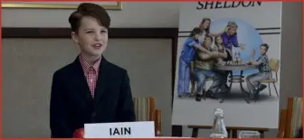  ??  ?? Der Hauptdarst­eller Iain Armitage beim Gespräch in Berlin im Hotel Adlon, so adrett und ordentlich wie der junge Sheldon selbst