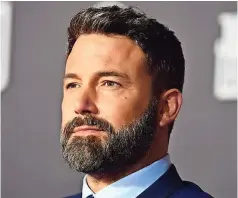  ??  ?? Aún se desconoce si Ben Affleck continuará en el papel de El Caballero de la Noche