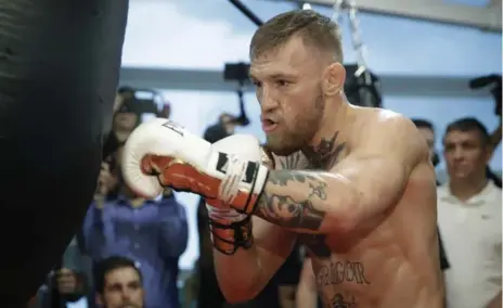  ?? JOHN LOCHER/THE ASSOCIATED PRESS ?? Conor McGregor, the UFC champion who originally said he would knock out Floyd Mayweather in four rounds, has cut that prediction in half.