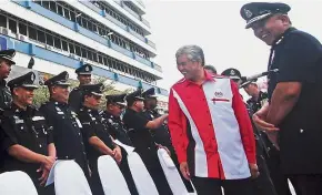  ??  ?? All under control: Dr Ahmad Zahid (second from right) having a casual chat with senior police officers after the Pahang Royal Malaysia police management meeting in Kuantan.