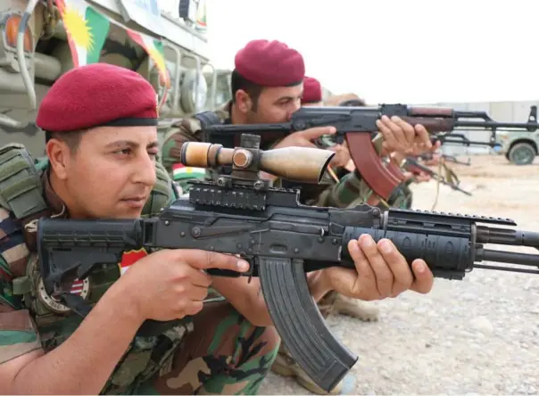  ?? BRUCE CAMPION-SMITH PHOTOS/TORONTO STAR ?? Kurdish peshmerga soldiers near Erbil, Iraq, have been fighting Daesh with the training of Canadian special operations soldiers. Facing a surprise Daesh offensive, the Canadians picked up their guns.