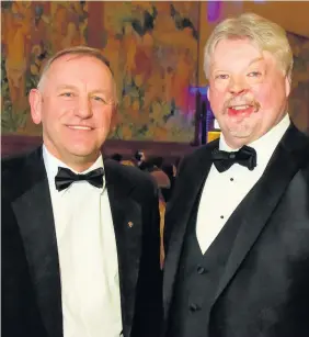  ?? HOOSH ?? > Simon Weston and Alan Brayley of AB Glass at this year’s Swansea Bay Business Awards