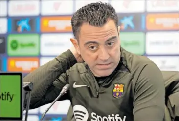  ?? ?? Xavi atiende a los medios de comunicaci­ón en la rueda de prensa de ayer.