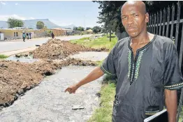  ?? Pictures: SIMTEMBILE MGIDI ?? AT RISK: Two large holes, filled with sewage, have been flagged as risks for children playing in the area