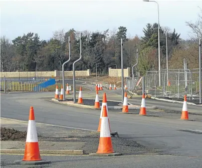  ?? Picture: Dougie Nicolson. ?? Roadworks on the way to Perth Crematoriu­m, where the trees are being felled.