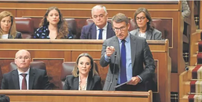  ?? // JAIME GARCÍA ?? El líder de la oposición, Alberto Núñez Feijóo, preguntó ayer a Pedro Sánchez por el caso Koldo, en la sesión de control del Congreso al Gobierno