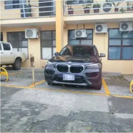  ?? LUIS RAMÓN CARRANZA ?? Supuesto carro del tirahuevos en un espacio de la muni.