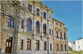  ?? ?? Die prunkvolle Villa von Gustav Wagner, die noch im Dornrösche­nschlaf liegt (l.) jun. ist eines der jüngsten Gründerzei­tbauwerke in Greiz (r.)