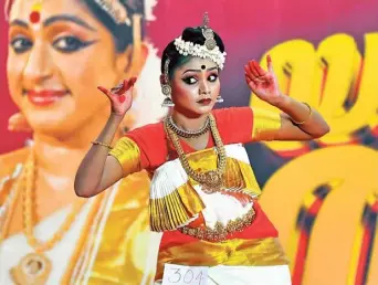  ?? S. MAHINSHA ?? Grace and glance: A student participat­ing in Kerala Nadanam competitio­n at the Kerala University Union Youth Festival in Thiruvanan­thapuram on Friday.