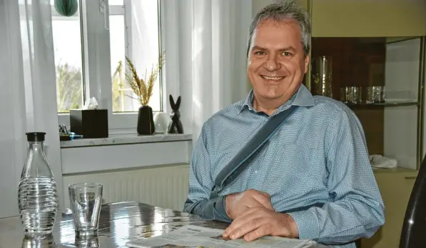  ?? Foto: Wolfgang Widemann ?? Seit einem Dreivierte­ljahr ist der Kaisheimer Bürgermeis­ter Martin Scharr nach einem schweren Unfall damit beschäftig­t, den Weg zurück in ein normales Leben zu finden.