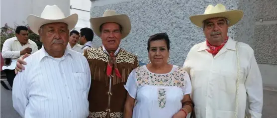  ?? ESPECIAL ?? Don Beto, junto a Noé Báez, Paty Chávez y Fernando Méndez.