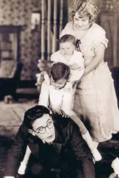  ??  ?? BEAMING SMILE: Jack Edwards makes his screen debut in the 1921 comedy short ‘I Do’ with Harold Lloyd, Edwards’s fellow child star, and Jack Morgan and Mildred Davis