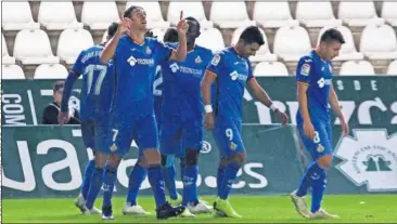  ??  ?? DOBLETE DE MATA. Jaime Mata celebra el segundo de sus goles, el que daba la victoria al Getafe.