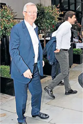  ?? ?? Caught in the act: Mauricio Pochettino’s lunch with Sir Alex Ferguson caused shockwaves