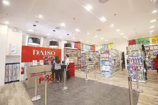  ??  ?? Daiso Japan provides a wide variety of merchandis­e, ranging from kitchenwar­e, foods, toiletries, and other sundries, to cosmetics, stationeri­es, and mechanical tools.