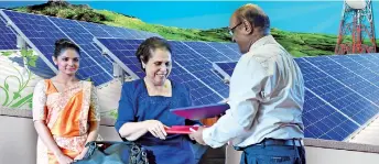  ??  ?? Abans chairperso­n Mrs. Aban Pestonjee and ITN CEO Chandana Thilakarat­hna exchanging agreements for installati­on of a 100 kw Solar System.