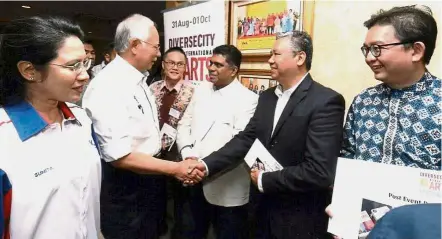 ??  ?? All for the arts: Najib shaking hands with Dr Myint during the Meet the Beneficiar­ies event. Looking on are (from left) Sunita, Yap, Prof Mohan and Spire Research and Consulting deputy chief executive officer Jeffrey Bahar.