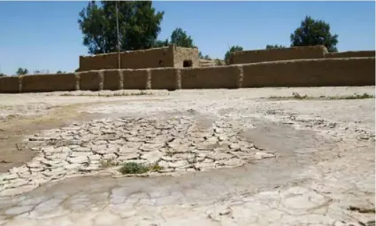  ?? ?? Al-bouzayad village in Iraq has experience­d worsening droughts over the past four years AFP/VNA Photo