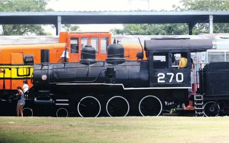  ?? |AIM / ARCHIVO ?? Maquinaria que se encuentra en el Museo del Ferrocarri­l en Mérida. En diciembre arrancaría­n las actividade­s relacionad­as al proyecto del Tren Maya.