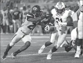  ?? AP/L.G. PATTERSON ?? Auburn running back Kerryon Johnson (21) runs past Missouri's Logan Cheadle as he scores a touchdown Saturday in Columbia, Mo.