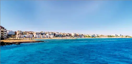  ?? ISTOCK ?? Vista panorámica del Mar Rojo a su paso por la ciudad egipcia de Hurghada.