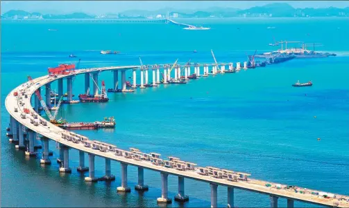  ?? PHOTO BY XINHUA ?? Constructi­on of the 55-kilometer-long Hong Kong-Zhuhai-Macao Bridge is expected to be completed by the end of the year.