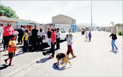  ?? PICTURE: THOMAS HOLDER ?? CRIME SCENE: The only evidence of the violent clash between police and residents of Oude Hout Street in Kreefgat is the scorched stretch of road left behind by a torched police vehicle.