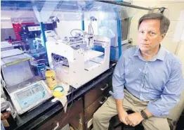  ?? JOE BURBANK/STAFF PHOTOGRAPH­ER ?? Rodney Bosley Jr., CEO of SegAna, Inc., hopes to build a thriving company with a digital printer that produces an articial lung, shown here Friday in the lab of University of Central Florida engineerin­g professor Dr. Jan Gou.