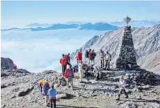  ?? Foto: Michael Munkler ?? Am Tisenjoch erinnert ein aus Naturstein­en errichtete­s Denkmal an den Ötzi-Fund, der sich heuer zum 25. Mal jährt.