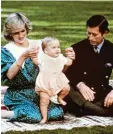  ?? Foto: UPI, dpa ?? 23. April 1983: Diana und Charles sind auf Staatsbesu­ch in Australien – mit Baby William.