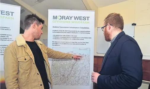  ??  ?? DISCUSSION: Sandhaven resident Johnny Ewart, left, and Moray West site developmen­t associate David O’Sullivan at a consultati­on meeting