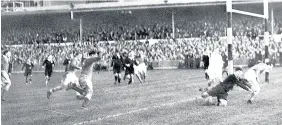  ??  ?? > Ken Jones goes over for a try in Wales’ famous victory over New Zealand in 1953. Right, rugby legend Clem Thomas with son Chris