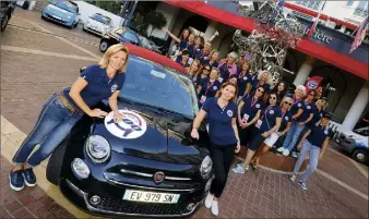  ??  ?? De gauche à droite, Stéphanie Bontaz et Marion George, avec derrière elles, les compétitri­ces du « Rallye des  » édition . Le départ a été donné hier matin sur le parvis de l’Hôtel Barrière Le Majestic. Notre consoeur Laurence Mauléon-Bernier (veste rose), rédactrice en chef d’AutomoBell­e, er magazine féminin d’auto-moto, participe à l’épreuve et reviendra sur cet événement dans son prochain numéro. (Photos Patrice Lapoirie)