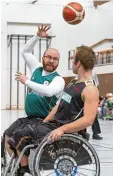  ?? Foto: Klaus Rainer Krieger ?? Maximilian Grubmüller (hinten) spielt bei den Basketz